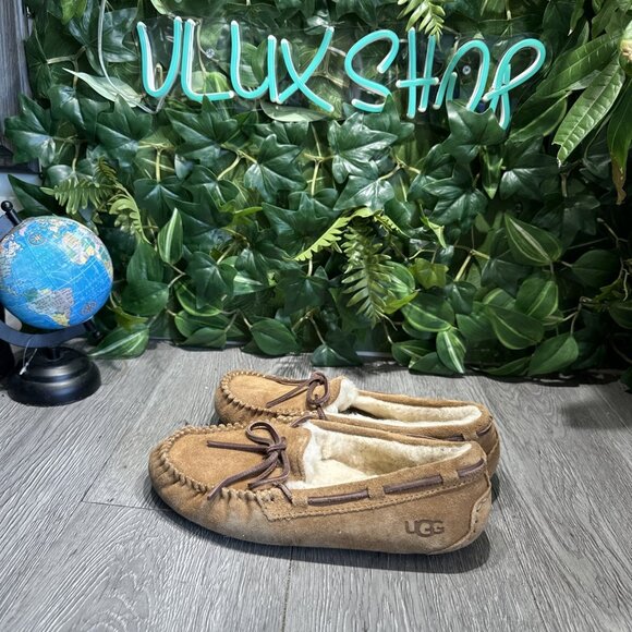 UGG Women's Dakota Suede Moccasin Slippers Chestnut Brown Size 5 1107949 - Picture 4 of 8